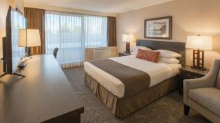 The Embassy Inn - 4