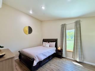 Family-Friendly Yosemite Nest - 8