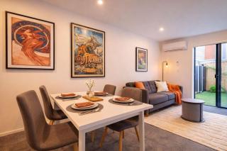 Modern Central Townhouse With Courtyard - 2