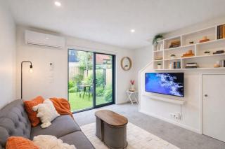 Modern Central Townhouse With Courtyard - 1