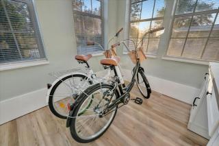 Pet Friendly Downtown Home - Free Bikes & BBQ - 5