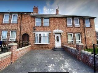 Spacious 2-bed House in Walker - 9