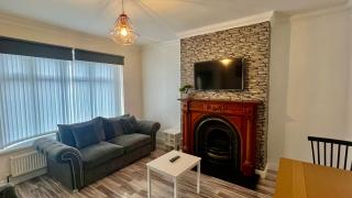 Spacious 2-bed House in Walker - 0