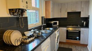 Spacious 2-bed House in Walker - 1