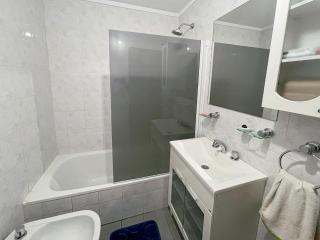 Charming 2-Bedroom Apartment with City View in Buenos Aires - 5
