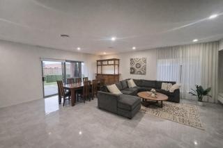 Luxury Home Spacious & Modern Living - 4