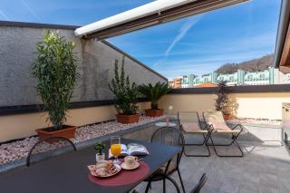 Loft Park & Rail free Parking - 6