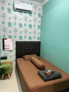 De Patuk Malioboro Homestay - 8