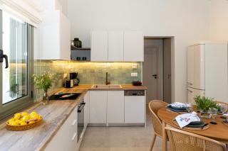 Leonti Maison - 8