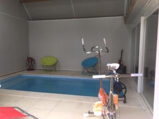 Villa Fontaine avec piscine intérieur chauffée-Maison de campagne Familiale -idéal Vacances ou Séjour Professionnel -3 chambres-Bureau séparé -Lit Bébé - Parking Facile & Gratuit - 6