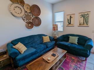 Luxe Phoenix Getaway Near All Essential Amenities & Mountain Views - 6