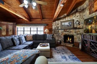 Canyon Lake Haven Cabin Hot Tub Yard BBQ Fire Pit - 9