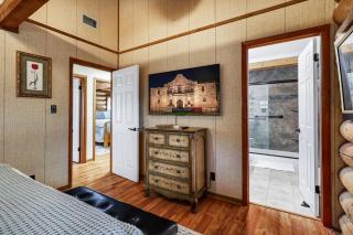 Canyon Lake Haven Cabin Hot Tub Yard BBQ Fire Pit - 5