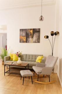 Conrad-B 01 by ROCKCHAIR Apartments l SUPERHOST Status l Super Flat, 3 Bedrooms 2 Bathrooms welcomes you! - 0