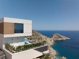 Seafront Cliff Villa with Infinity Pool & Wellness, By ThinkVilla - 5