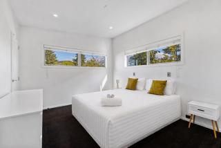 Resort Living in the Alps - Wanaka Apartment - 5