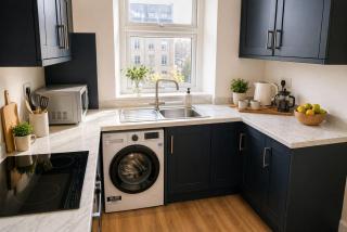 Central Modern Apartment -Sleeps 6 - Parking - 4