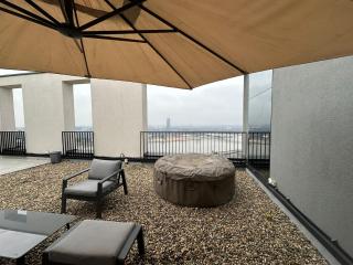 BW Metropolitan Penthouse with River View - 9