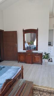 Park Front Studio Guest Room - 9