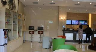 GreenTree Alliance Zhengzhou Railway station West Square Hotel - 2