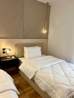 2 bedrooms Private Patio lake view residence - 4