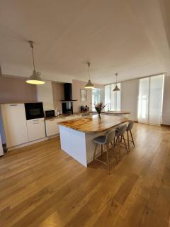 Maisons de Familles Beautiful city home with a pool table foosball table - 3