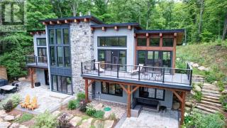 Serene 6-Bedroom Retreat in Tory Hill with Lake Views - 0