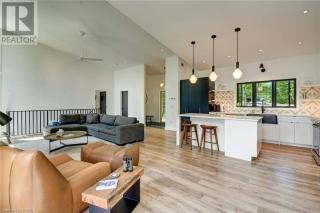 Serene 6-Bedroom Retreat in Tory Hill with Lake Views - 4