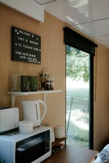 Cockatoo Cabin by Tiny Away - 1