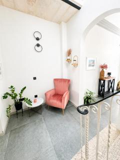 Dahlia Apartment Private Garden Escape Stylish Townhouse in Paola - 2