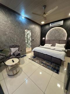 Hotel Maheshwari Tehri - 1