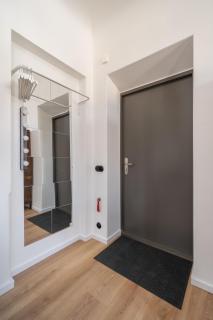 Designer Studios in Trendy Area - 3