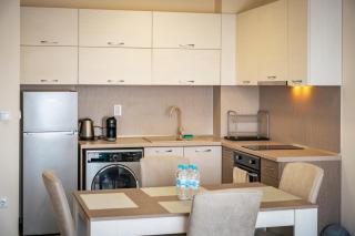 Central 2BR Apartment w/ Private Garage - 2