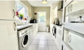 3 bedroom detached home from home in Bromborough - 5