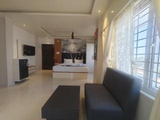 The Maharaja Club - 1