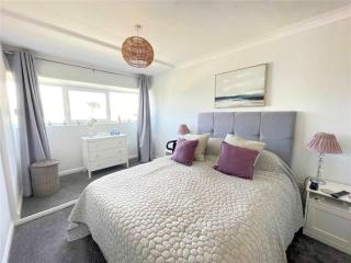 Stylish 2-Bedroom Apartment in West Bay - 6