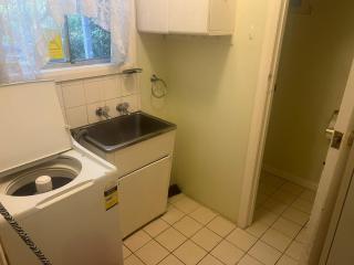 Private room near the airport - 5