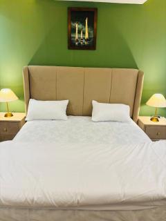 Luxury 02 Bedroom Apartment on 11TH Floor at Gold Crest DHA Phase 4, Lahore - 5
