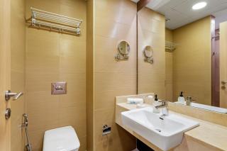 Cozy Sparkle Studio - Modern Stay Next to Tram - 3