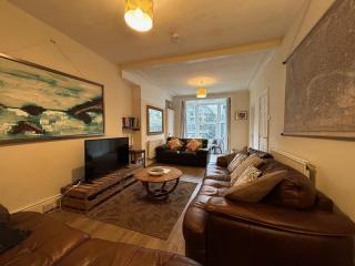 Rose Hill - Central Barmouth - near Beach - Sleeps up to 16! - 2