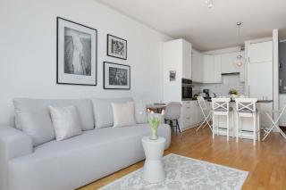 Modern Apartment with a Balcony in Warsaw by Noclegi Renters - 2