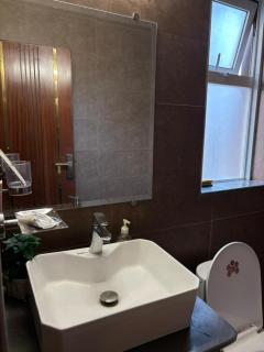 TOP CITY Luxe Studio Apartment - 4