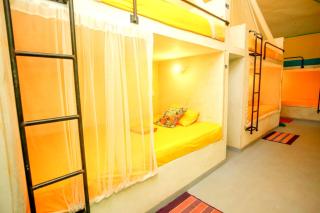 Funky Monkey Surfhostel Hiriketiya - 9