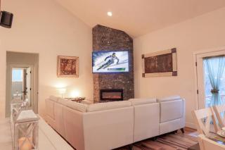 Huge Summit Park Luxury Retreat Home- 7 Bedrooms - 0