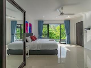 Luxurious Villa with Private Pool and Stunning Views - 4