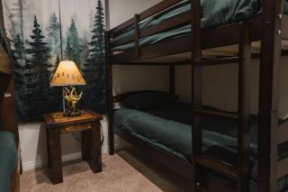 Huge Summit Park Luxury Retreat Home- 7 Bedrooms - 7