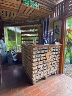 Cross Roads BackPackers Entebbe - 2