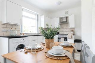 Spacious & Bright 3 Bedroom House in St Helens - 7