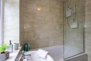 Spacious & Bright 3 Bedroom House in St Helens - 6
