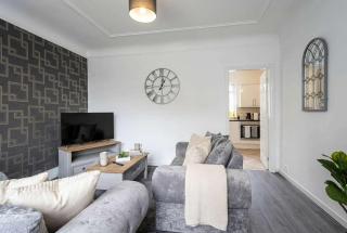 Spacious & Bright 3 Bedroom House in St Helens - 2